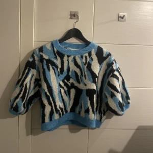 Topp från Zara - Fin och stickad topp från Zara💙pris kan alltid diskuteras💙 Kan både skicka och mötas upp!
