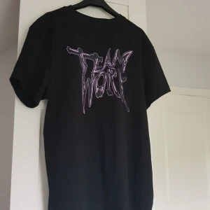 Lång t-shirt - Lång t-shirt från Weekday 🙌🏻