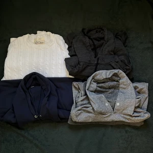 3 hoddies 1 stickad tröja - 3 hoodies 1 stickad tröja. Bra skicka på allihopa. Kampanjpris😌  Storlek M på alla föutom den första på andra bilden som är L