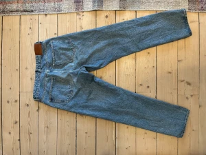 Ett par mellanblå Cubus jeans - Ett par mellanblå jeans av märket cubus i bra skick. Storleken är 32 x 32.