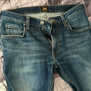 Jeans  - Bra skick blåa jeans från lee 
