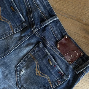 Replay jeans - Skitsnygga replay jeans. De är i storlek 28-32 men jag har vanligtvis 25 och de passar mig också. Lågmidjade. 