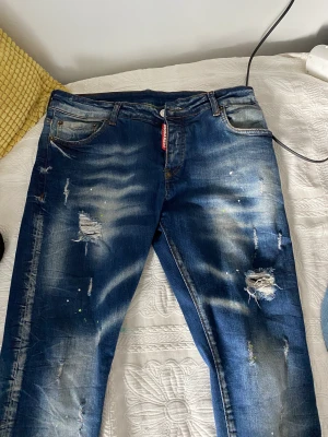 Dsquared2 jeans  - Inte använda mycke dem passa inte mig så säljer dem storlek 48