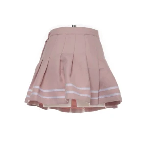 kjol<3 - ljusrosa/beige minikjol 💓köpt på sellpy så i begagnat men fint skick, aldrig använd av mig då den inte är min stil<3 skriv om du har frågor jag svarar gärna 💗