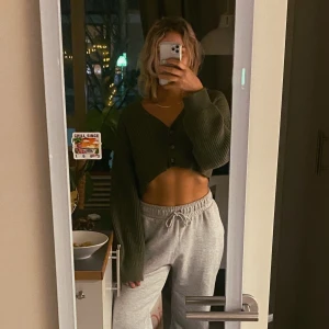 Kofta Urban Outfitters  - Kortare kofta, superskön och bra material 