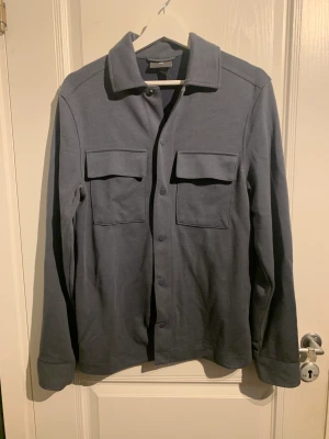 Overshirt Hm - Skön overshirt i storlek small Inga hål eller annat! Passar cirka 175cm