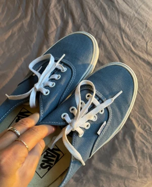 Vans 36.5 - Blå Vans i bra skick!
