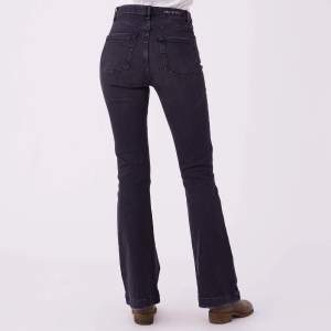 Högmidjade jeans från odd Molly, säljer pga ingen användning🌺Storlek 34 men passar mig med storlek 36<3 Pris kan diskuteras