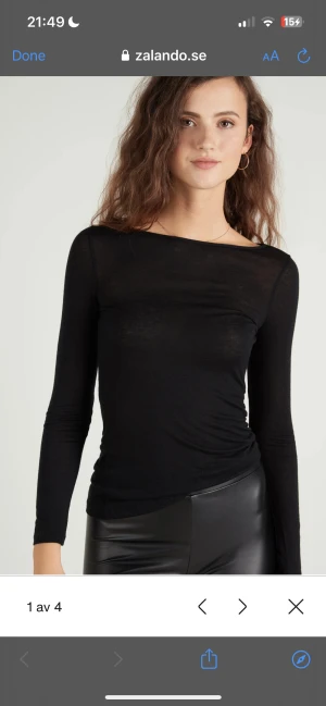 Intimissimi likande topp  - Säljer denna svarta topp från Tezenis som liknar de populära topparna från Intimissimi. Storlek M. Aldrig använd. 