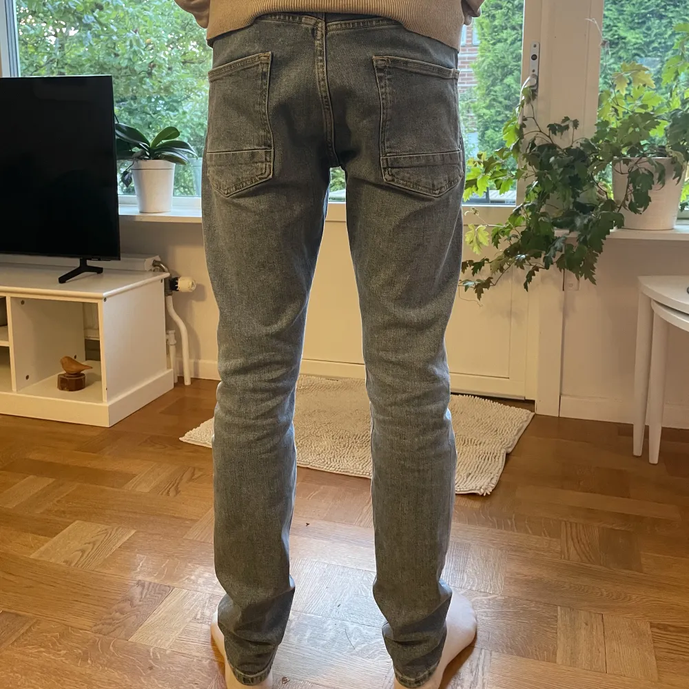 Ett par fräscha jeans i mycket bra skick! Nypris 1600, skriv om ni har några frågor!. Jeans & Byxor.