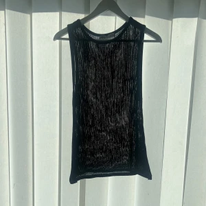 Topp!❤️‍🔥🫶🏼🍂 - Jätte cool fest topp i mörblå från Zara. Aldrig använd bara testad. Säljer pgr av ingen använding. Skriv för funderingar🙌🏼🤍