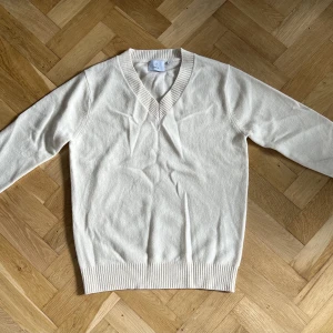 Stickad tröja - Bläck - Stickad Tröja, knappt använd