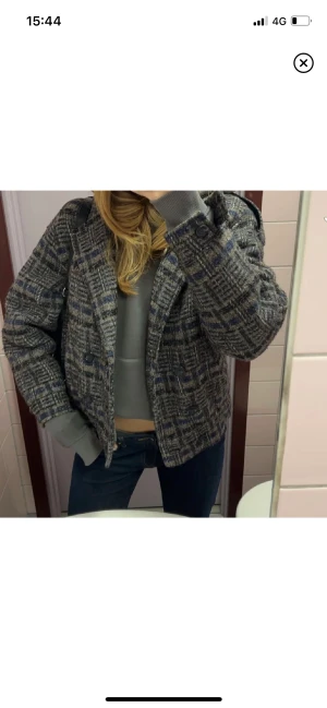 kort höst kapp - (lånade bilder)  Super snygg kort kappa nu till hösten, köpt här på plick. Fin kvalite ❤️