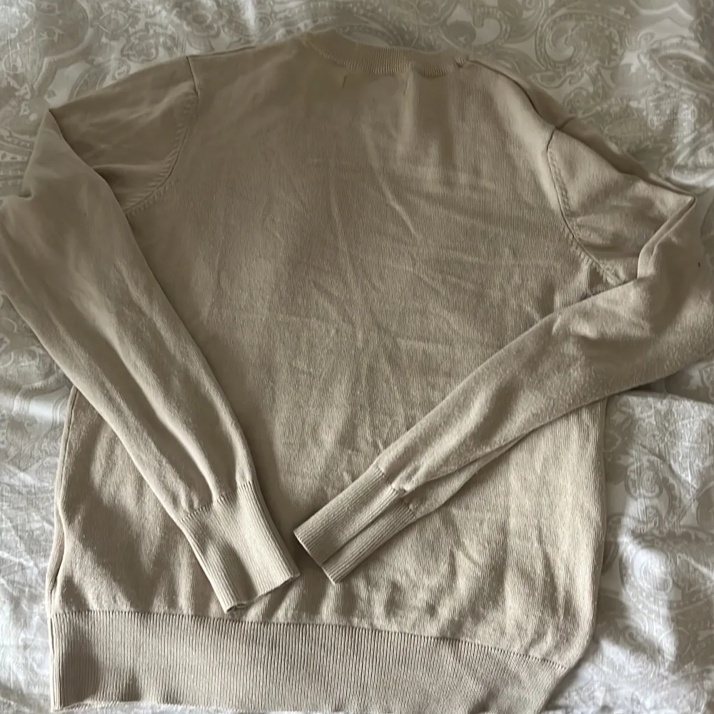 Fin tröja från New yorker som har köpts i Tyskland  Har andvänts några gånger . Tröjor & Koftor.