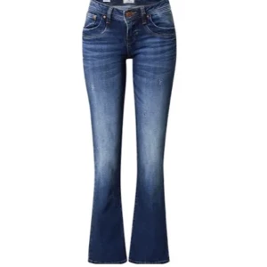 Lbt jeans valarie  - Säljer dem här jättefina lågmidjade, bootcut jeansen från lbt i modellen valarie i storlek 25/34💕 Nypris är 800kr och slutsålda💕💕