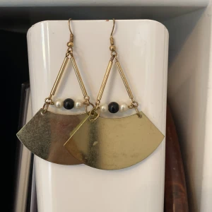 Örhängen  - Örhängen. Sparsamt använda.