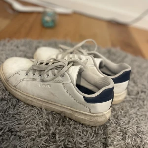 Levis skor  - Säljer dessa superfina Levis skorna💕Perfekta nu till hösten💕I nyskick 