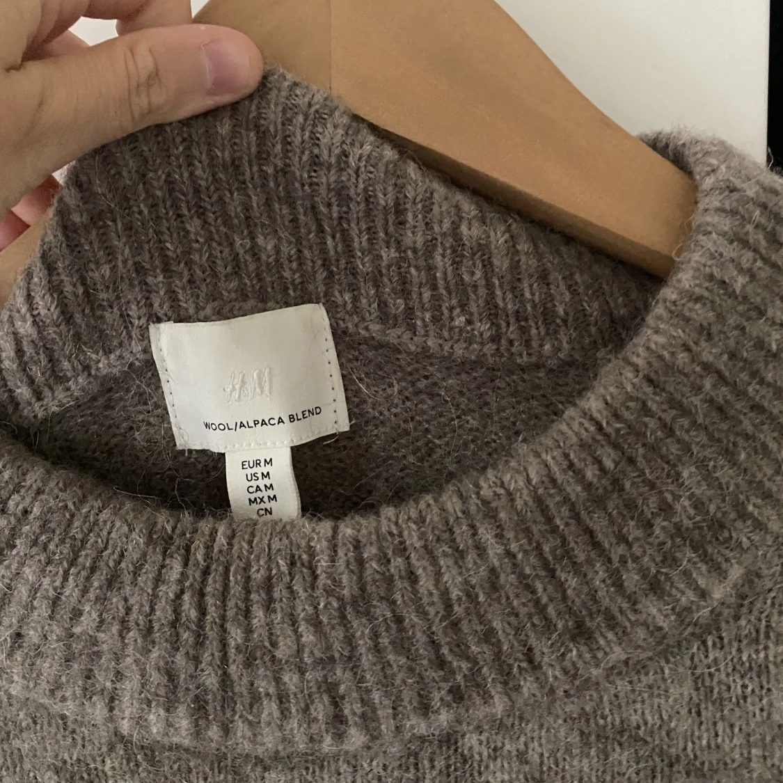 Stickad tröja från hm i alpacka ull - 90