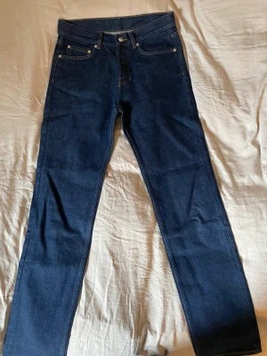 Arket jeans - Strlk W28, cond 9.5/10, endast testade så dom är som nya. 