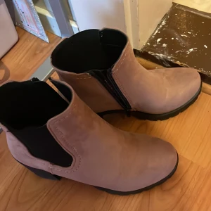 Klackskor - Använda 1 gång, lätta att gå i även för mig som är ovan