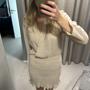 Linneklänning från zara! - Linneklänning från zara i S. Aldrig använd!