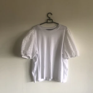 Topp från h&m - Jätte härlig topp som bara används ett fåtal gånger. 