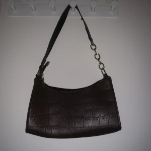 Väska  - Buda priset, säljs billigt 