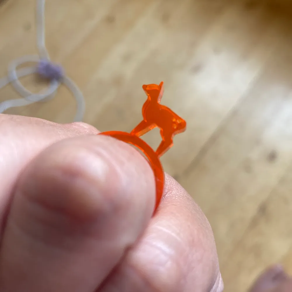 Orange ring med 🦌, . Accessoarer.