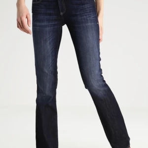 Mavi bootcut jeans - Mavi jeans i bra skick, säljer för att de inte kommer till användning💗