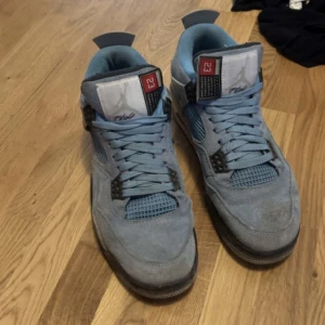 Jordan 4 Retro university blue - Säljer Jordan 4or i bra skick pris kan diskuteras vid snabb affär 