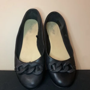 Ballerinaskor  - Ballerina skor använda 1 gång, säljes då jag inte använder de.  
