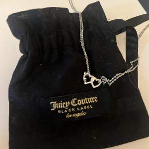 Säljer detta fina juicy couture halsbandet 🤍