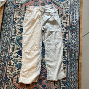 Vida linnebyxor stl M - Beiga linnebyxor i fint skick. Stora i storleken 