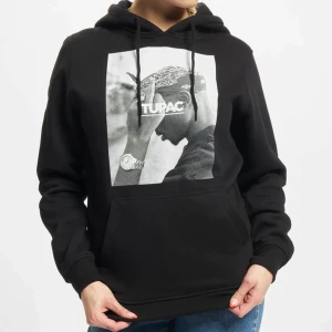 2 pac hoodie - Knappt använd i storlek M, hör av er vid frågor💕