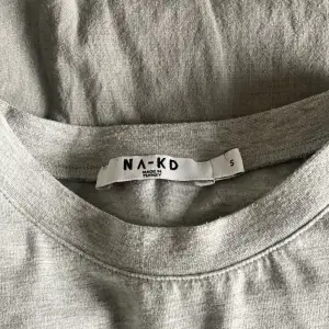 oanvänd oversized t-shirt från nakd begagnad 