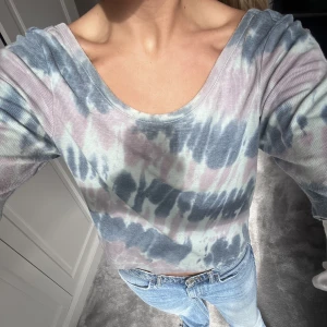 Tie diy topp - Så fin tie diy tröja! Touchar verkligen upp en outift 