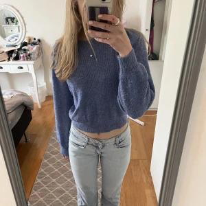 Stickad tröja - Jättefin stickad tröja som passar perfekt nu till hösten! 💗