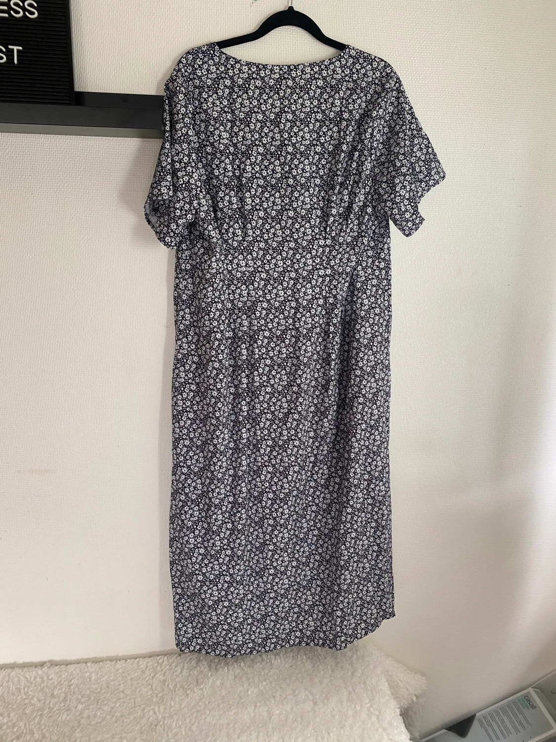 Oanvänd klänning  - 90