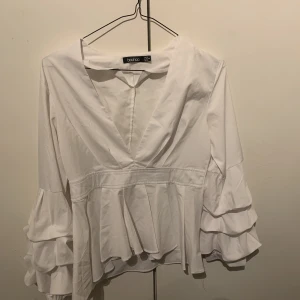 Vit blus - Inte alls genomskinlig fin blus 