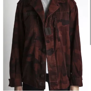 Militärjacka  - Säljer denna så snygga militärjackan perfekt för hösten som är i nyskick!!😍ingen aning på märket men helt identisk med quartern gilles jackan