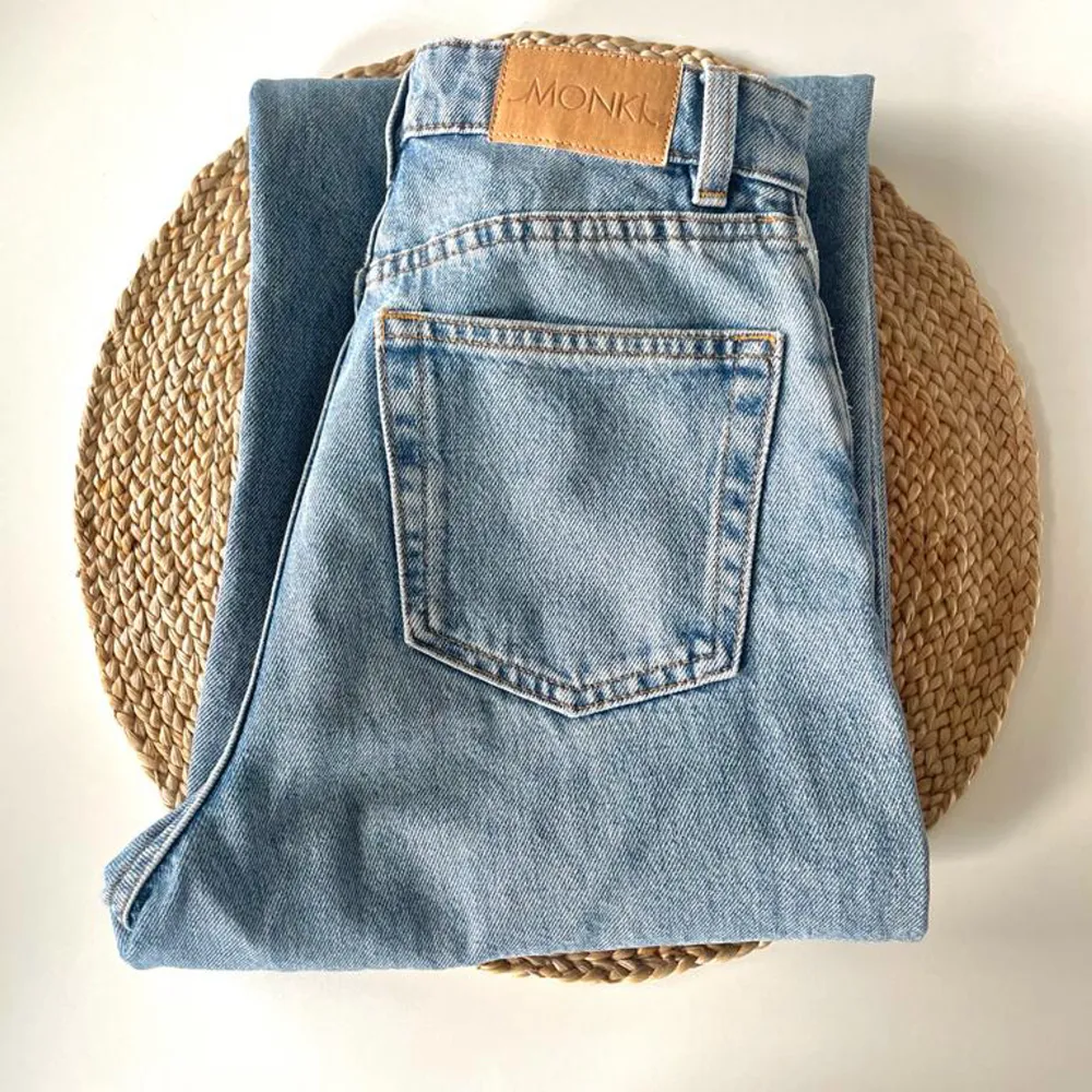 Monki jeans, storlek 24. Ser knappt använda ut. Originalpris 400 kr, Säljs för 250 kr. ( frakt inkluderad i priset) . Jeans & Byxor.