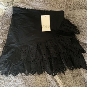 Kjol - Fin volang kjol från zara💕