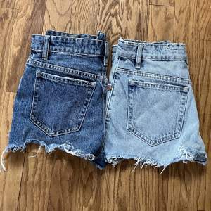 Ursnygga jeansshorts från zara som ej säljs på hemsidan längre😍 Köp ett par för 150kr eller båda för 230kr. Storlek 32💕Tryck gärna på Köp Nu🙏🏼