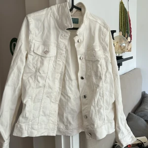 Hit jacka  - Stretchig jacka aldrig anvönd