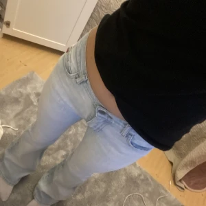 Lågmidjade jeans  - Jag säljer mina helt nya jeans då jag inte har nån användning av bootcut jeans. Jätte fint skick 🤍hör av er !! 