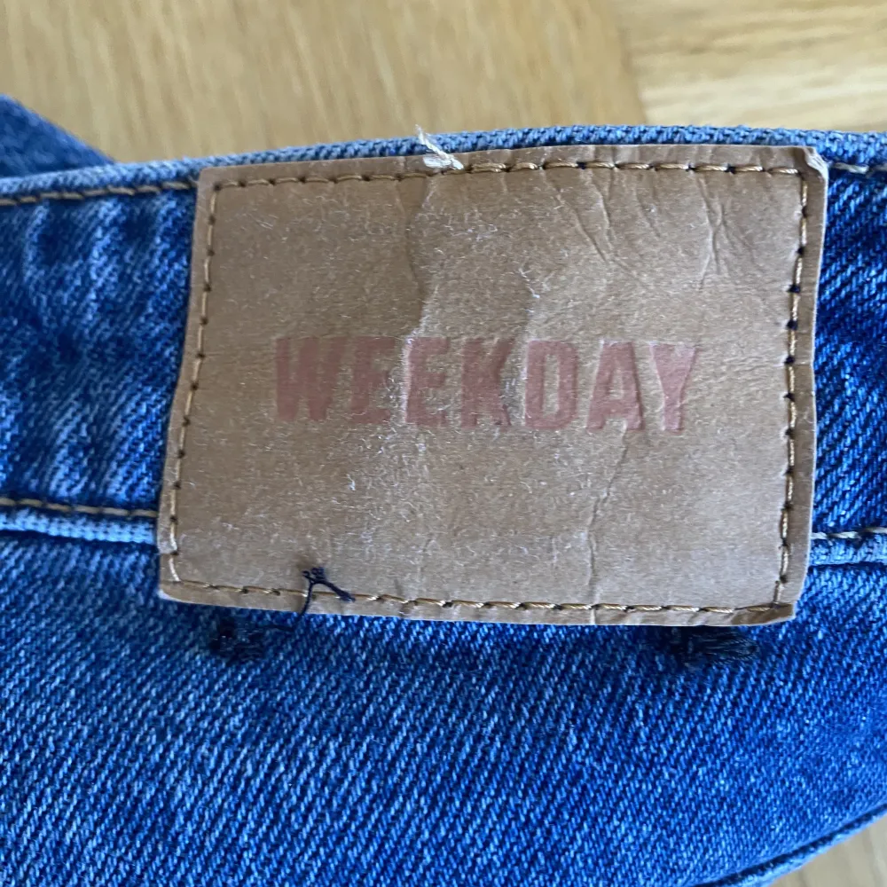 Vintage weekday från gammal collection köpta i Köpenhamn för 700spänn. Straight med lite bootcut. Size: 31/34. Pris: 299kr. . Jeans & Byxor.