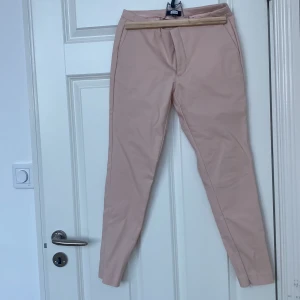 Finbyxor  - Strl XS  Kedja på insidan av byxan  I nyskick 