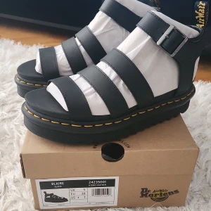 Dr Martens sandaler - Helt nya svart Dr Martens sandaler Priset i butik ca 1500