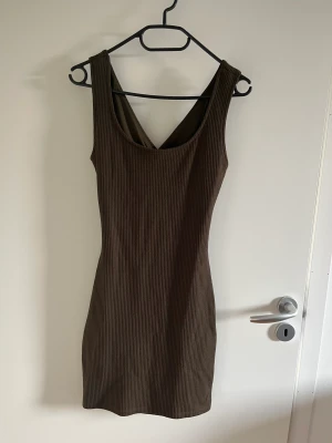 Mango dress - Green dress from mango, mini, open back, size XS