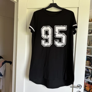 Klänning  - Klänning i  fin skick, strl L 